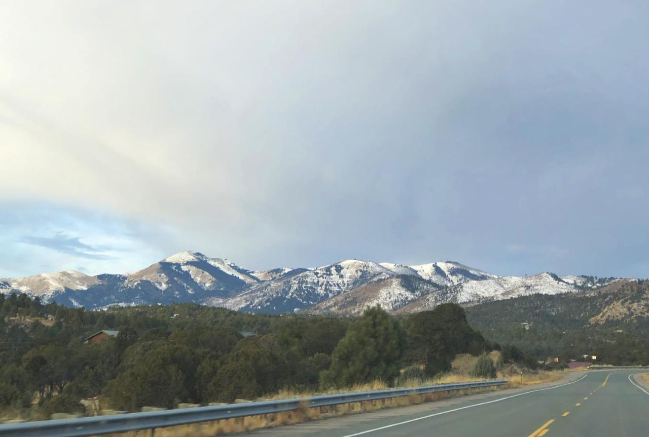 Huge Ruidoso Retreat With Game Room, Pool, 2 Balconies, 2 Kitchens - Sleeps 17! Экстерьер фото